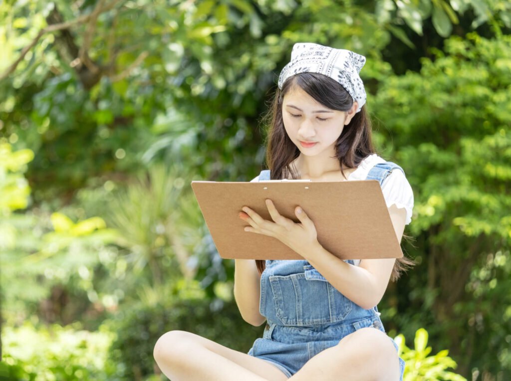 girl drawing in the park