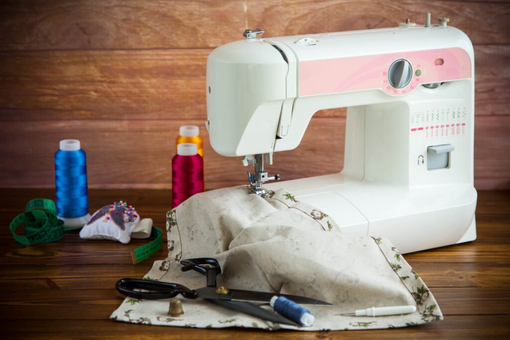 Sewing machine with fabric and threads for sewing